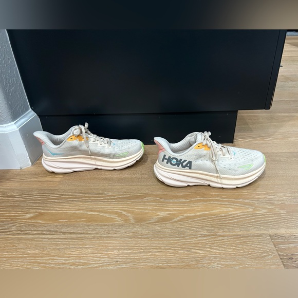 Hoka One One Shoes - HOKA One One Clifton 9 women’s size 9